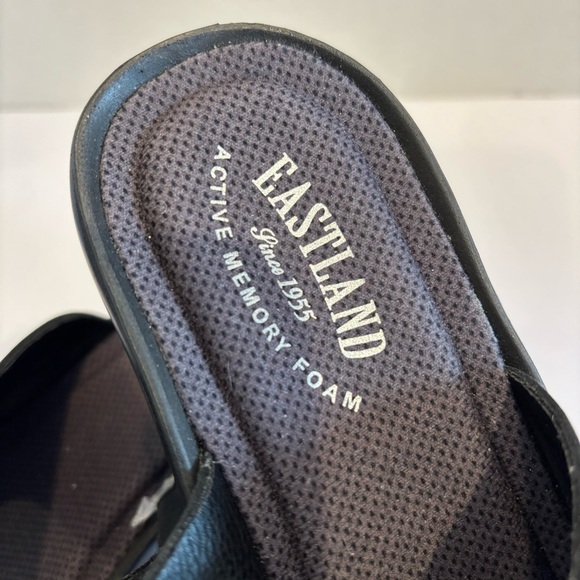 NWT Eastland Women's Black Thong Laurel Wedge Sandals SZ 7 - Picture 5 of 10